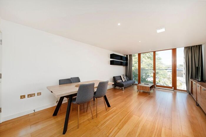 1 Bedroom Flat To Rent In Highgate Road, Kentish Town, NW5