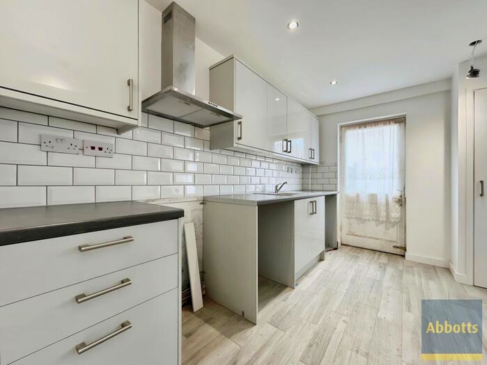 4 Bedroom House To Rent In Ghyllgrove, Basildon, SS14