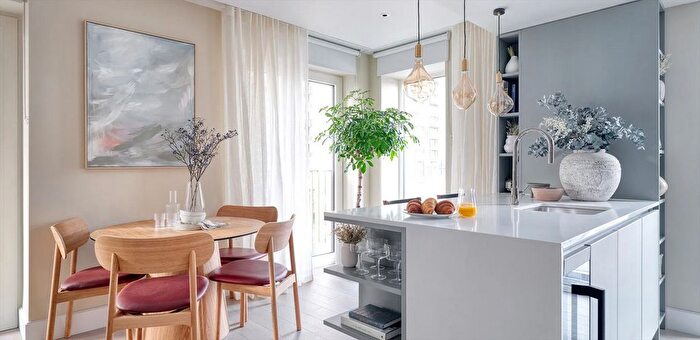 3 Bedroom Flat To Rent In White City Living, London, W12