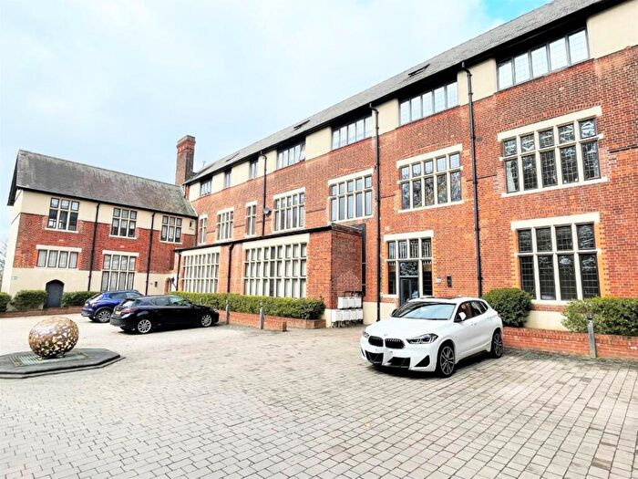 3 Bedroom Apartment To Rent In The Ridgeway, Mill Hill, NW7