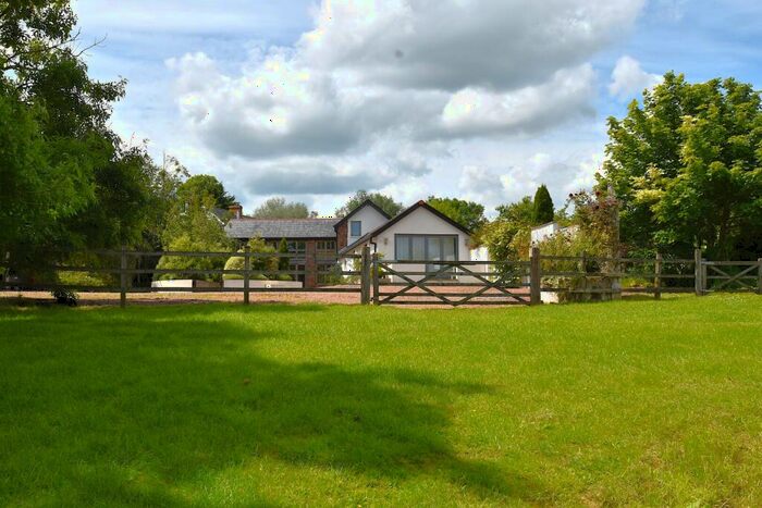 4 Bedroom Detached House For Sale In Owl Barn, Black Dog, Crediton, EX17