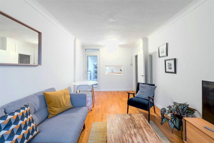 2 Bedroom Flat To Rent In Whitlock Drive, London, SW19