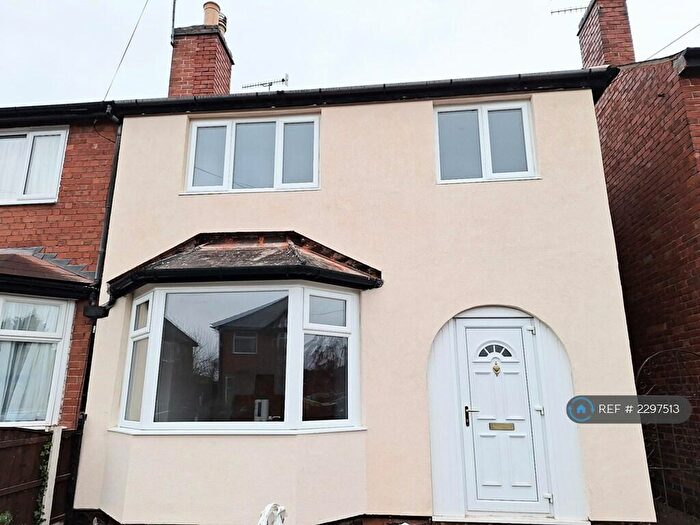 3 Bedroom Semi-Detached House To Rent In Broomhill Road, Nottingham, NG6