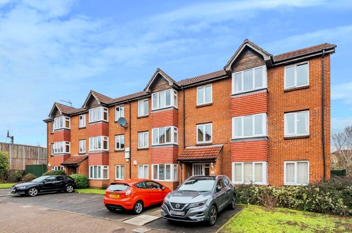 2 Bedroom Flat To Rent In Sterling Gardens London, SE14