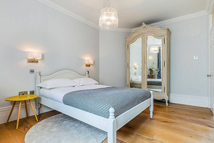 2 Bedroom Flat To Rent In Hastings Street, Bloomsbury, London, WC1H