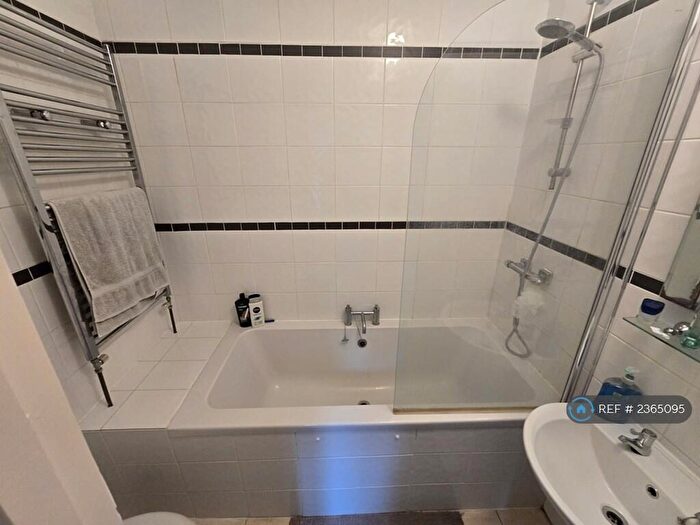 2 Bedroom Flat To Rent In Broad Street, Deal, CT14