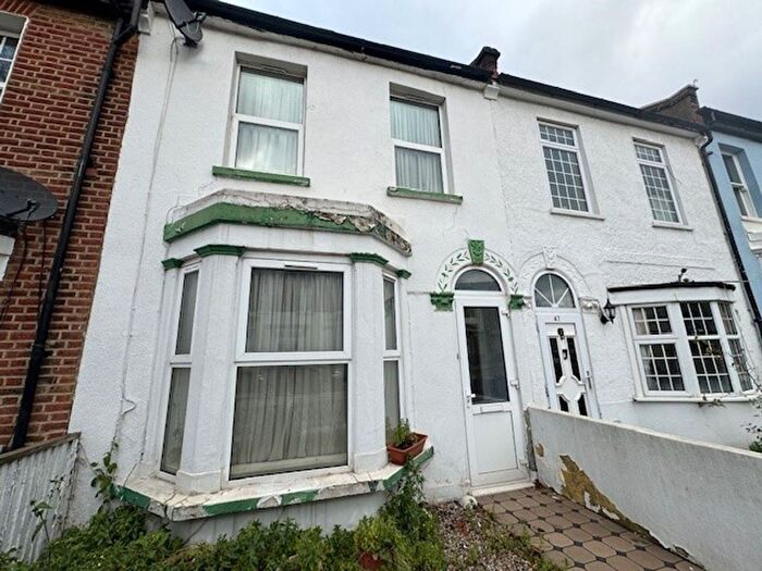 3 Bedroom Terraced House For Sale In Hinton Road, London, SE24