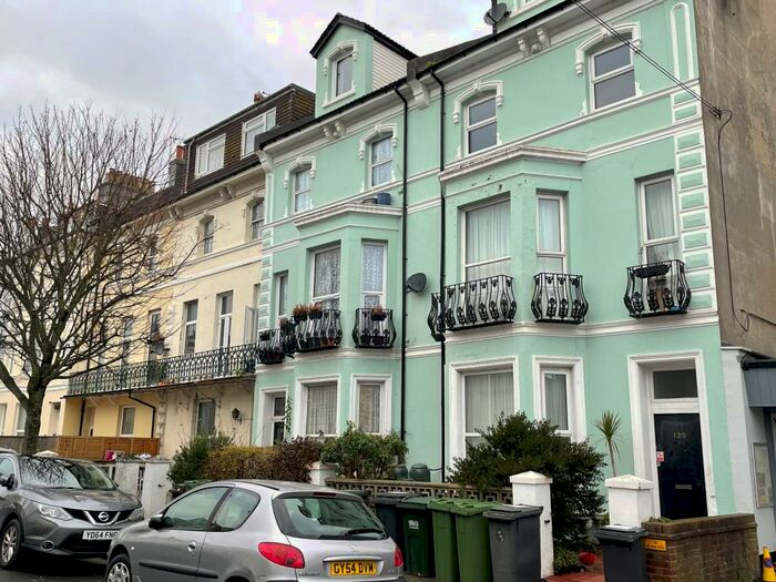 2 Bedroom Flat To Rent In Pevensey Road, Eastbourne, BN22