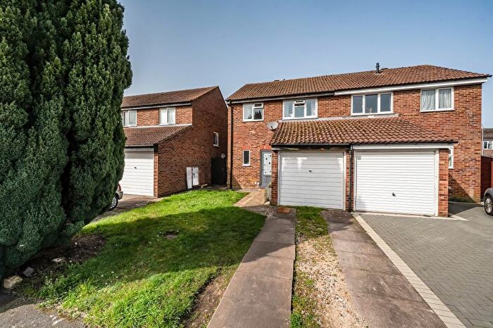 3 Bedroom Semi Detached House For Sale In Thatcham, Berkshire, RG19