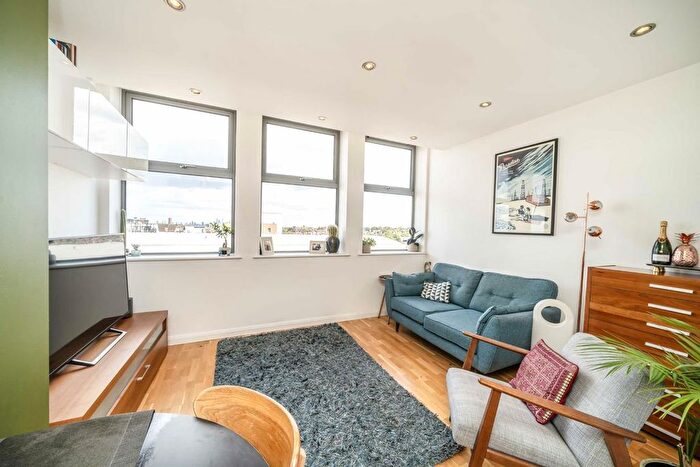 1 Bedroom Flat To Rent In Streatham High Road, London, SW16