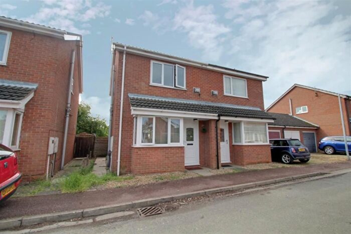 2 Bedroom Property To Rent In Lancelot Way, Spalding, PE11