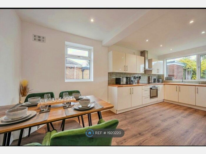 3 Bedroom Bungalow To Rent In Westbourne Avenue, Walsall, WS6