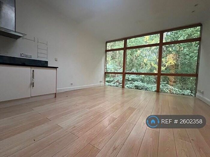 1 Bedroom Penthouse To Rent In Abney House, London, N16