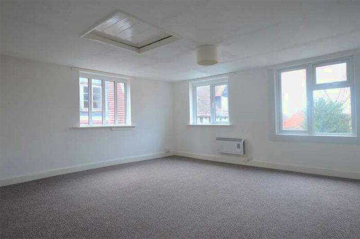 3 Bedroom Flat To Rent In High Street, Tewkesbury, Gloucestershire, GL20