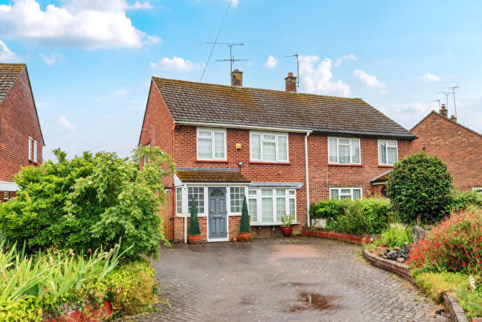3 Bedroom Semi-Detached House For Sale In Bowling Green Road, Chobham, GU24