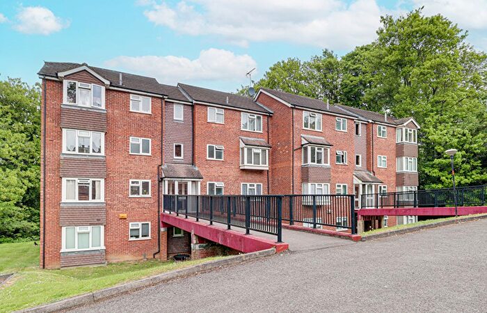 1 Bedroom Flat To Rent In Craigmount, Radlett, Hertfordshire, WD7