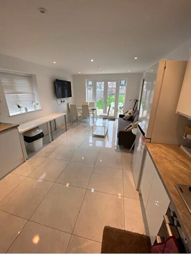 5 Bedroom Semi-Detached House To Rent In London Road, Headington, Hmo Ready Sharers, OX3