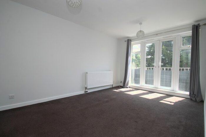 1 Bedroom Flat To Rent In Foxgrove Road, Beckenham, BR3