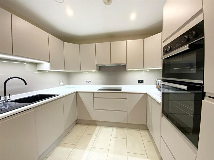2 Bedroom Apartment To Rent In Quayside, Cardiff Bay, CF10