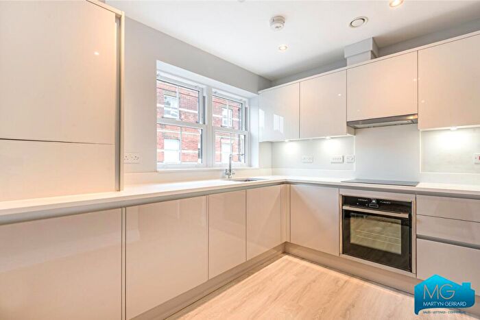 2 Bedroom Apartment To Rent In High Road, North Finchley, London, N12