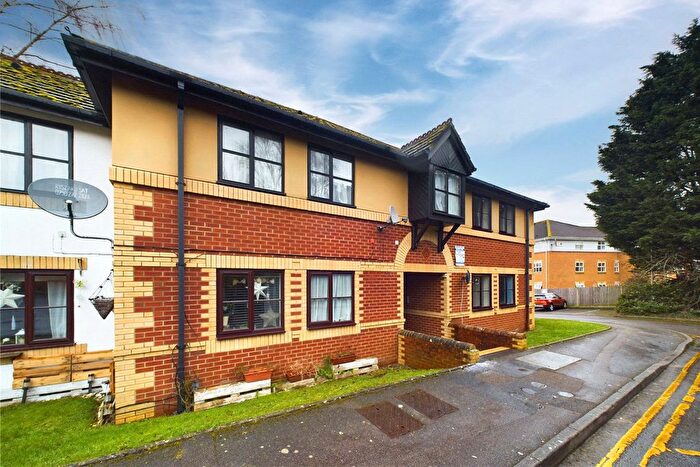 2 Bedroom Flat To Rent In Walkers Place, Reading, Berkshire, RG30