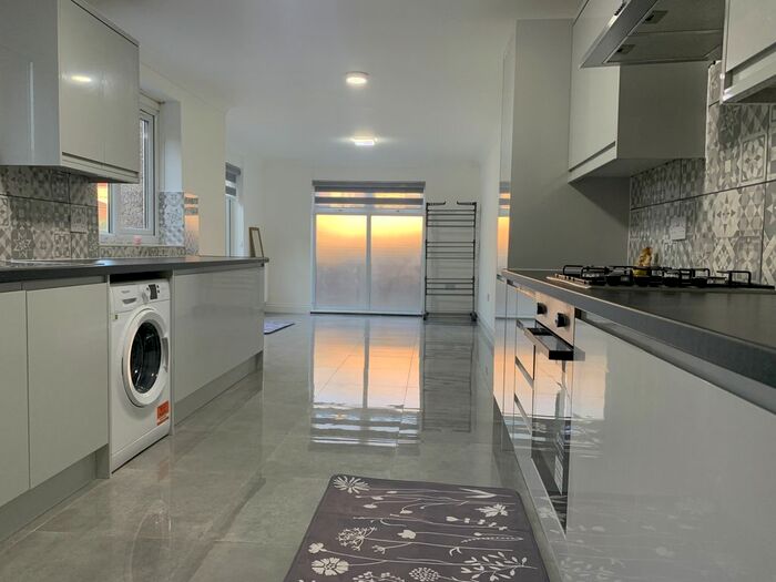 5 Bedroom End Of Terrace House To Rent In Melville Road, Walthamstow, London, E17