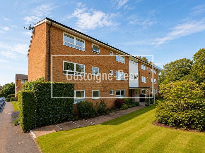 3 Bedroom Flat To Rent In Boxgrove Road The Shimmings, Guildford, GU1