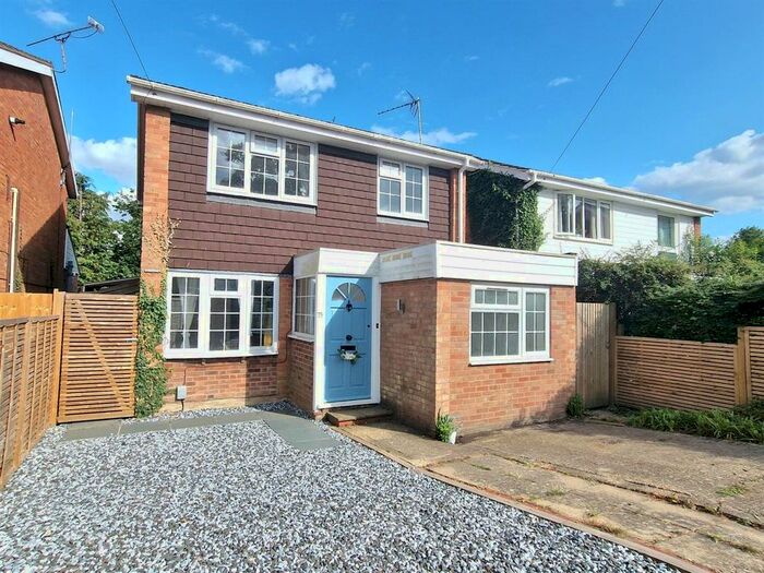 3 Bedroom Detached House To Rent In Rushden Way, Farnham, GU9