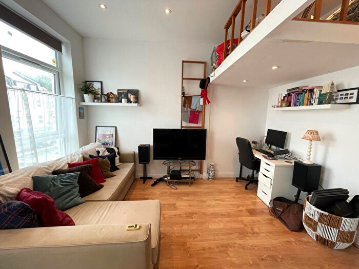 1 Bedroom Flat To Rent In Brecknock Road, Tufnell Park, N7