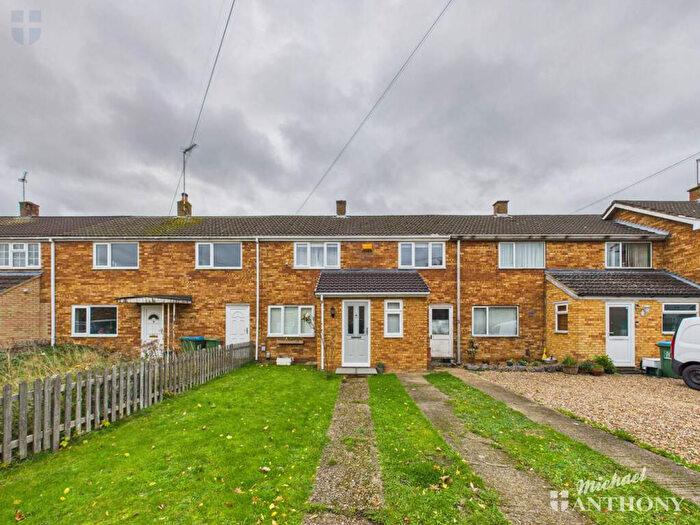 3 Bedroom Terraced House For Sale In Priory Crescent, Aylesbury, Buckinghamshire, HP19