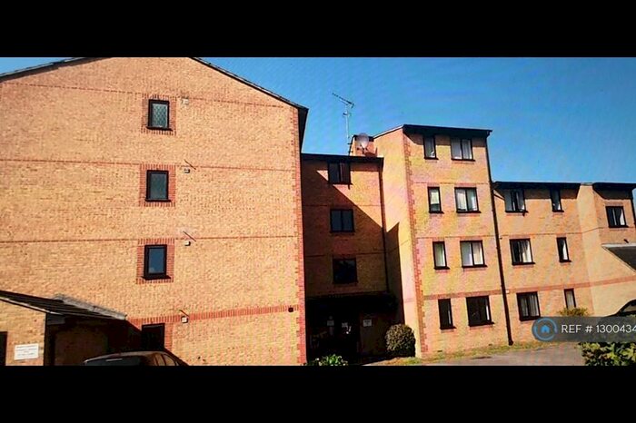 1 Bedroom Flat To Rent In Taunton Drive, London, N2