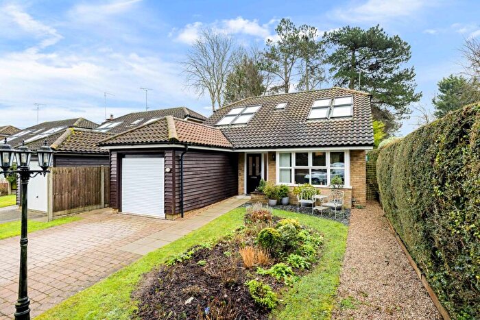 3 Bedroom Detached House For Sale In St Andrews Gardens, Shepherdswell, Dover, CT15