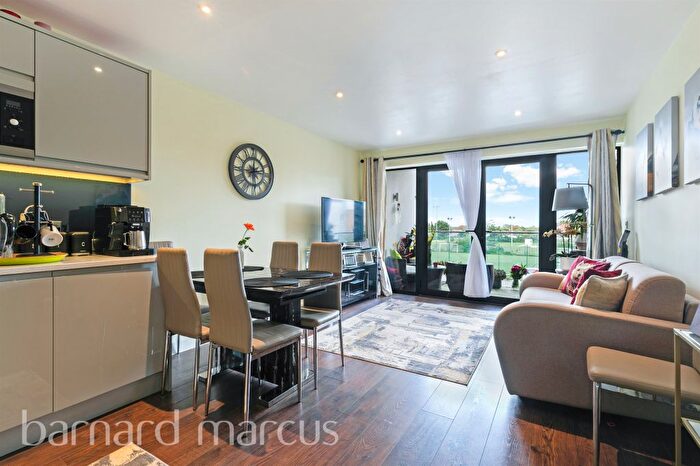 1 Bedroom Flat For Sale In Mollison Drive, Wallington, SM6