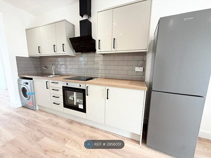 1 Bedroom Flat To Rent In Elm Parade Flats Elm Park Avenue, Hornchurch, RM12