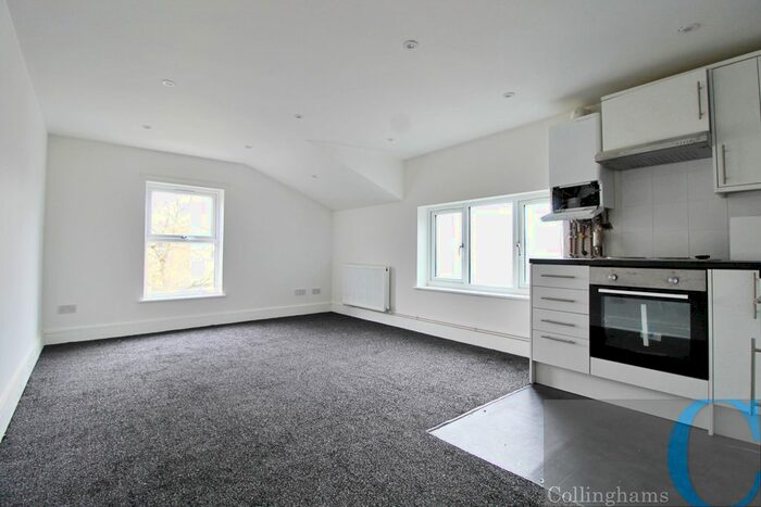 3 Bedroom Flat To Rent In Tooting Bec Road, London, SW17