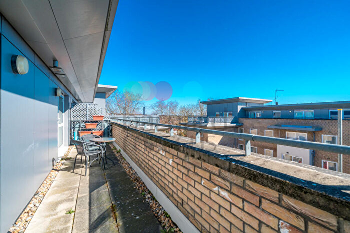 1 Bedroom Apartment To Rent In Cline Road, Bounds Green, N11