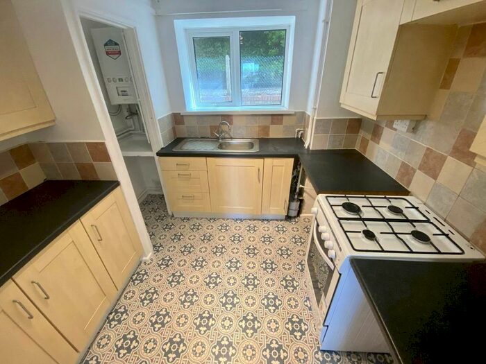 2 Bedroom Flat To Rent In Penlan Crescent, Uplands, Swansea, SA2