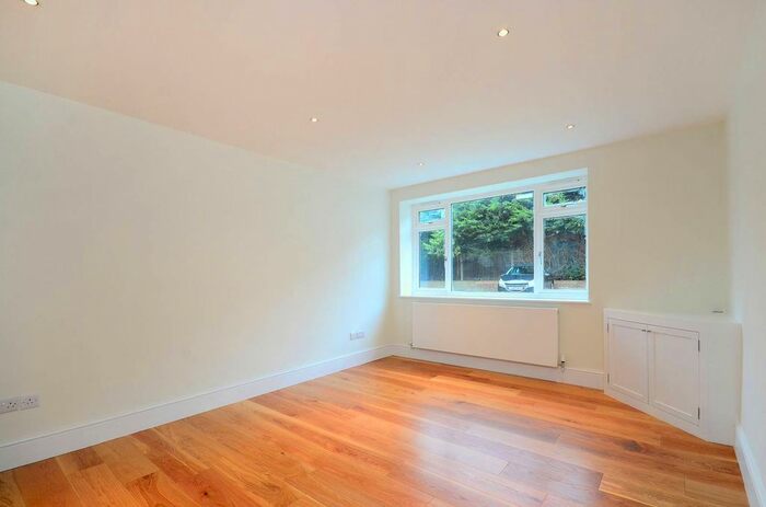 2 Bedroom Flat To Rent In Nightingale Lane, Nightingale Triangle, London, SW12