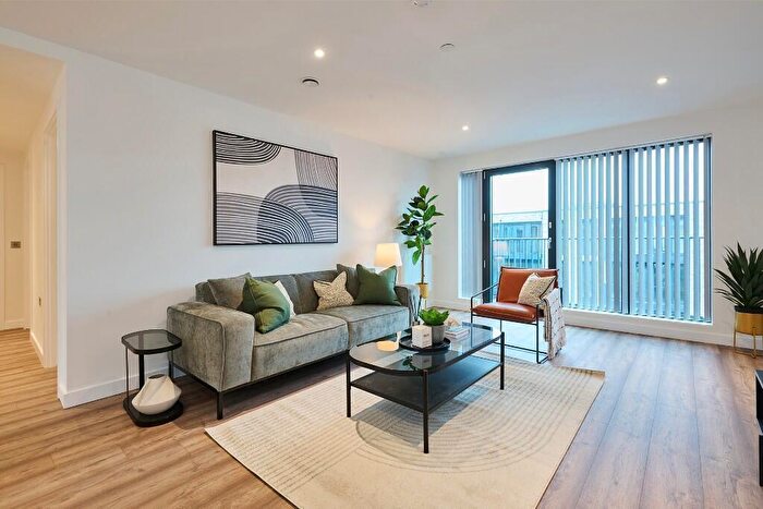 3 Bedroom Apartment To Rent In Aspire, Herschel Street, Slough, SL1