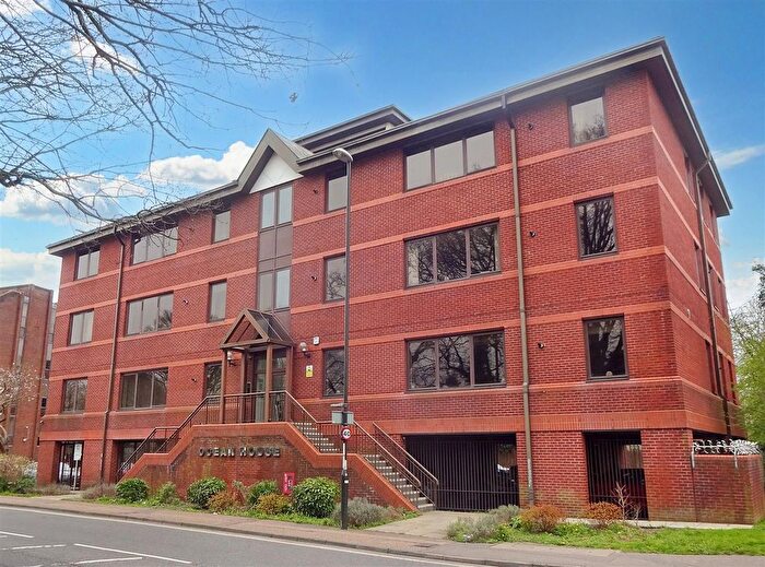 1 Bedroom Flat To Rent In Hazelwick Avenue, Crawley, RH10