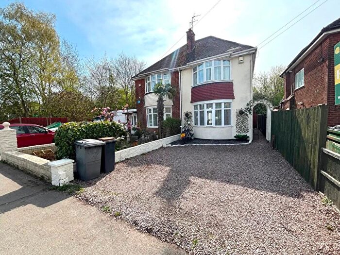 3 Bedroom Semi-Detached House For Sale In Broom Leys Road, Coalville, LE67