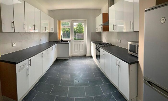 6 Bedroom Semi-Detached House To Rent In Egerton Road, Manchester, M14