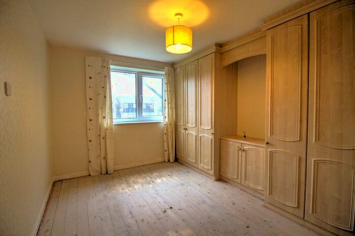 2 Bedroom Flat For Sale In Kingsway, Sunniside, Newcastle Upon Tyne, NE16