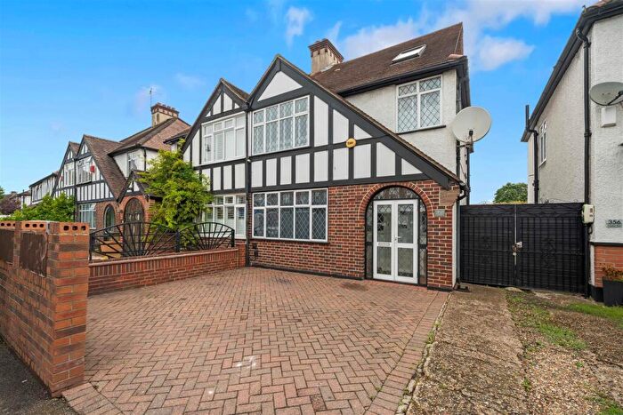 4 Bedroom Semi-Detached House For Sale In Croydon Road, Wallington, SM6