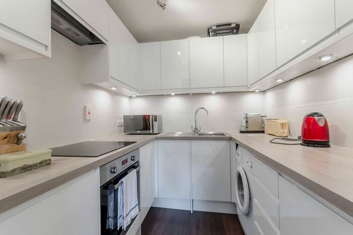 1 Bedroom Flat To Rent In Highbury Hill, Highbury, London, N5