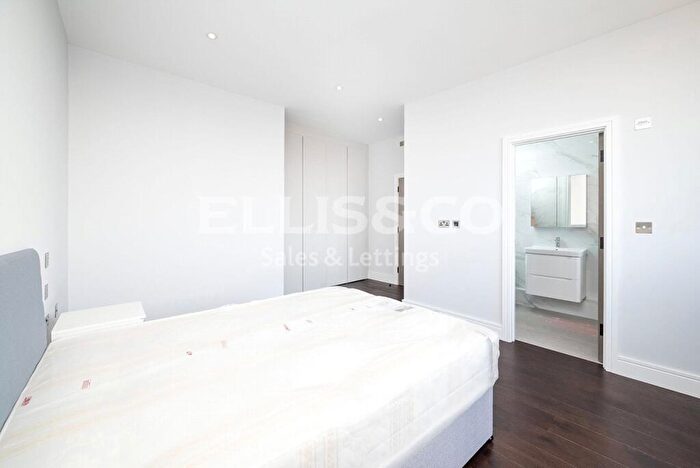 2 Bedroom Apartment To Rent In High Road, Whetstone, N20