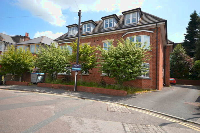 3 Bedroom Flat To Rent In St. Albans Road, Charminster, BH8