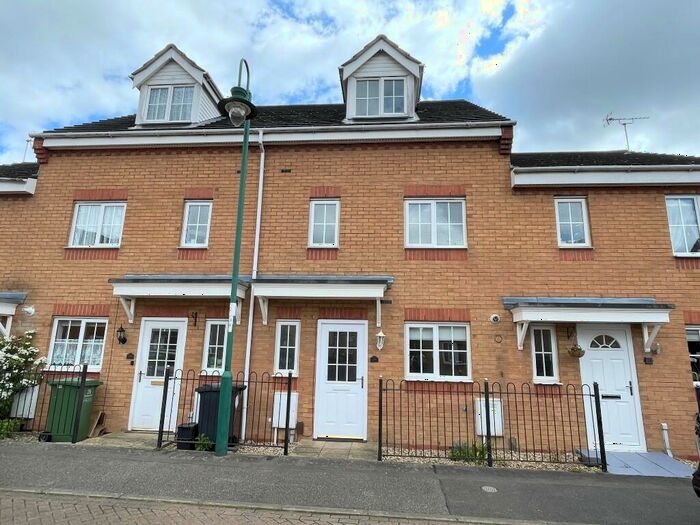 4 Bedroom Town House To Rent In Buckthorn Road, Peterborough, Cambridgeshire, PE7