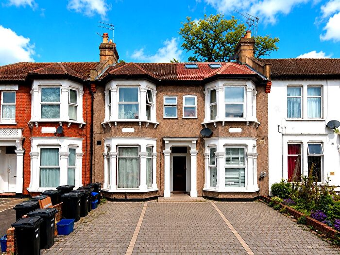 2 Bedroom Flat To Rent In Empress Avenue, Ilford, Essex, IG1