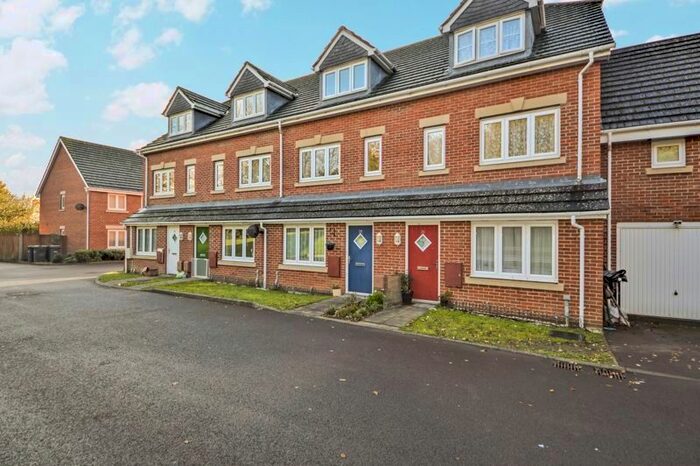 1 Bedroom Flat To Rent In Little Hackets, Havant, PO9